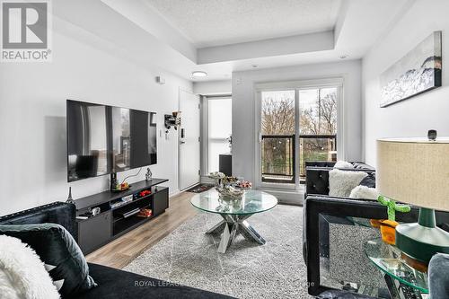 219 - 510 Kingbird Grove, Toronto, ON - Indoor Photo Showing Living Room