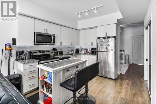 219 - 510 Kingbird Grove, Toronto, ON - Indoor Photo Showing Kitchen