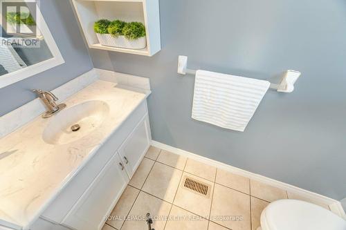 587 Langlaw Drive, Cambridge, ON - Indoor Photo Showing Bathroom