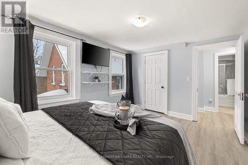 18 Bond Street W, Kawartha Lakes (Lindsay), ON - Indoor Photo Showing Bedroom