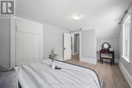 18 Bond Street W, Kawartha Lakes (Lindsay), ON - Indoor Photo Showing Bedroom