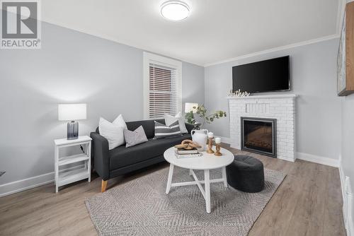 18 Bond Street W, Kawartha Lakes (Lindsay), ON - Indoor Photo Showing Living Room With Fireplace