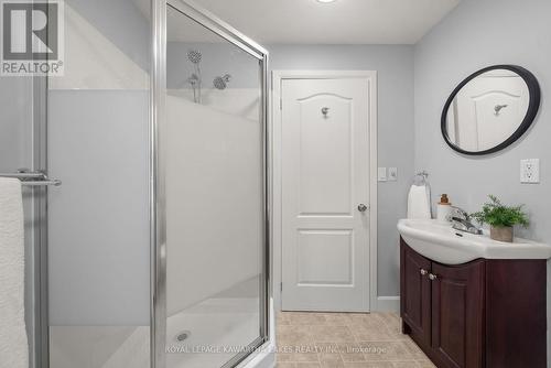 18 Bond Street W, Kawartha Lakes (Lindsay), ON - Indoor Photo Showing Bathroom