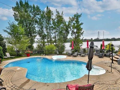 Piscine - 211-5730 Boul. Marie-Victorin, Brossard, QC - Outdoor With In Ground Pool With Backyard