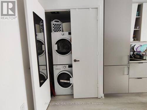 3305 - 3883 Quartz Road, Mississauga, ON - Indoor Photo Showing Laundry Room