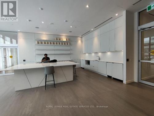 3305 - 3883 Quartz Road, Mississauga, ON - Indoor Photo Showing Other Room