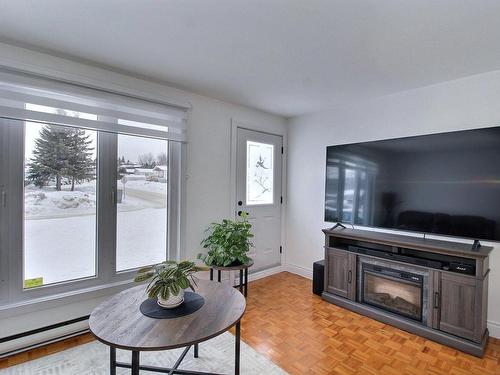 Salon - 141 Rue Dupuis, Val-D'Or, QC - Indoor Photo Showing Living Room