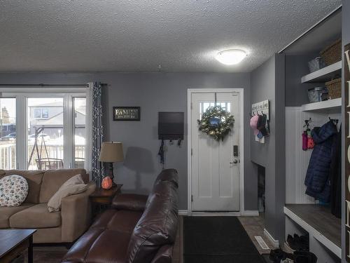 217 Mountdale Avenue, Thunder Bay, ON - Indoor Photo Showing Living Room