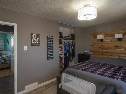 217 Mountdale Avenue, Thunder Bay, ON - Indoor Photo Showing Bedroom