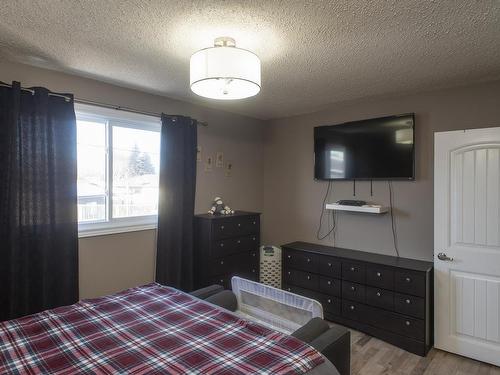 217 Mountdale Avenue, Thunder Bay, ON - Indoor Photo Showing Bedroom