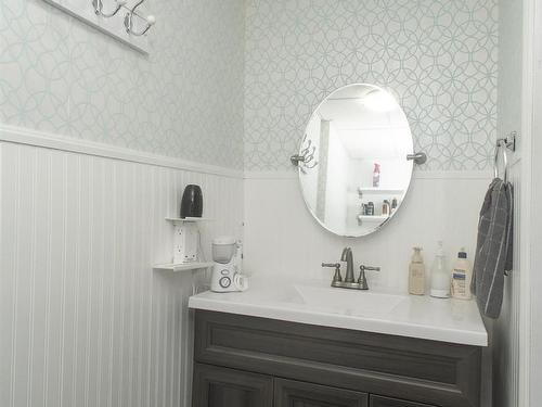 217 Mountdale Avenue, Thunder Bay, ON - Indoor Photo Showing Bathroom