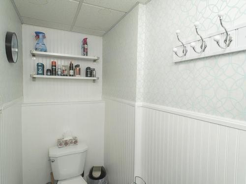 217 Mountdale Avenue, Thunder Bay, ON - Indoor Photo Showing Bathroom