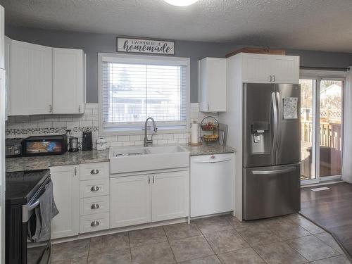 217 Mountdale Avenue, Thunder Bay, ON - Indoor Photo Showing Kitchen