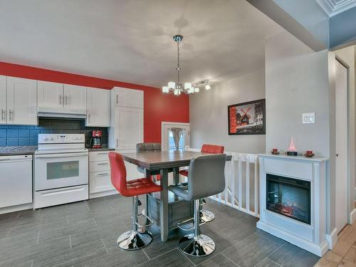 Salle Ã  manger - 226 Crois. Chaumont, Boisbriand, QC - Indoor Photo Showing Kitchen With Fireplace