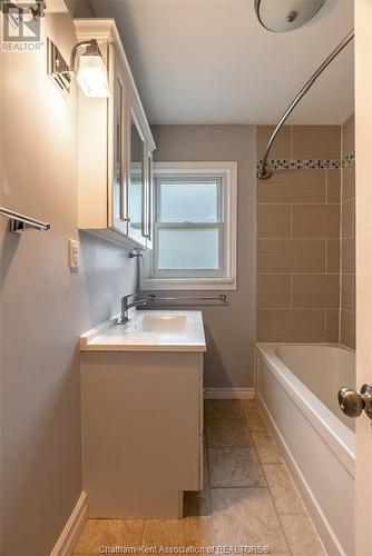 3 Babbitt Street, Wallaceburg, ON - Indoor Photo Showing Bathroom