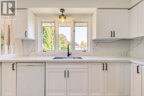 615 Cumberland Avenue, Burlington, ON - Indoor Photo Showing Kitchen