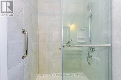 615 Cumberland Avenue, Burlington, ON - Indoor Photo Showing Bathroom