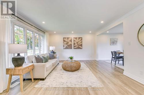 615 Cumberland Avenue, Burlington, ON - Indoor Photo Showing Living Room