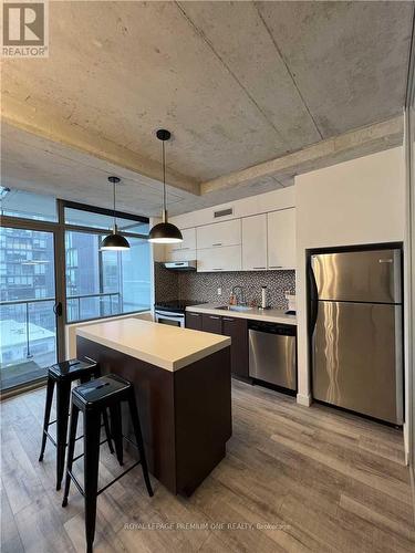 812 - 55 Stewart Street, Toronto, ON - Indoor Photo Showing Kitchen