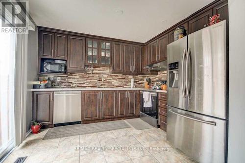 7 Canoe Glide Lane, Brampton, ON - Indoor Photo Showing Kitchen