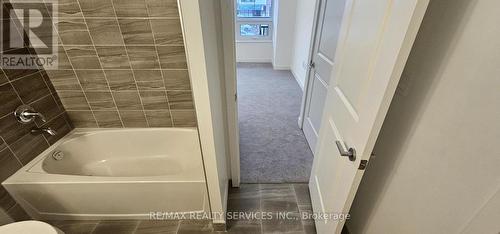 211 - 566 Marlee Avenue, Toronto, ON - Indoor Photo Showing Bathroom