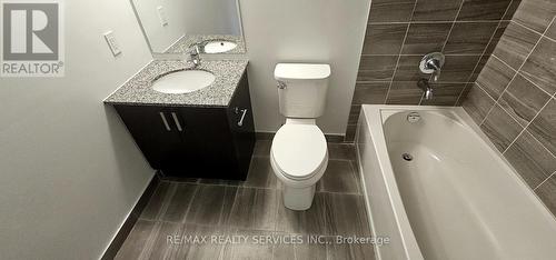 211 - 566 Marlee Avenue, Toronto, ON - Indoor Photo Showing Bathroom