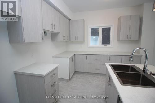 3240 Parker Avenue, Fort Erie, ON - Indoor Photo Showing Kitchen With Double Sink