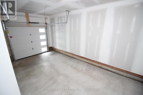 3240 Parker Avenue, Fort Erie, ON - Indoor Photo Showing Garage