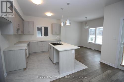 3240 Parker Avenue, Fort Erie, ON - Indoor Photo Showing Kitchen With Double Sink