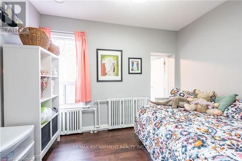 166 Catharine Street N, Hamilton, ON - Indoor Photo Showing Bedroom