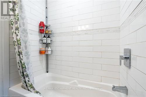 166 Catharine Street N, Hamilton, ON - Indoor Photo Showing Bathroom