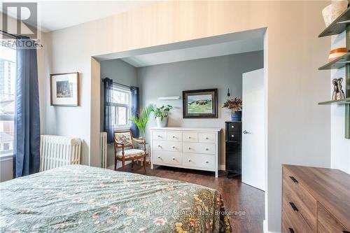 166 Catharine Street N, Hamilton, ON - Indoor Photo Showing Bedroom