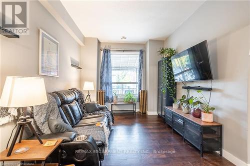 166 Catharine Street N, Hamilton, ON - Indoor Photo Showing Living Room