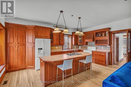 1802 Regional Rd 97 Road, Cambridge, ON - Indoor Photo Showing Kitchen