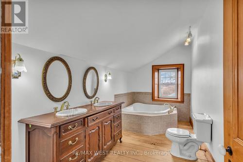 1802 Regional Rd 97 Road, Cambridge, ON - Indoor Photo Showing Bathroom