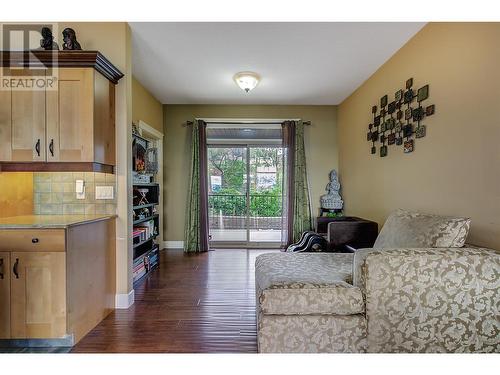 1045 Hume Avenue, Kelowna, BC - Indoor