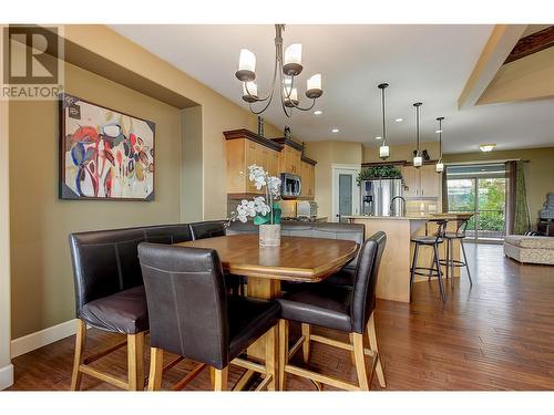 1045 Hume Avenue, Kelowna, BC - Indoor Photo Showing Dining Room