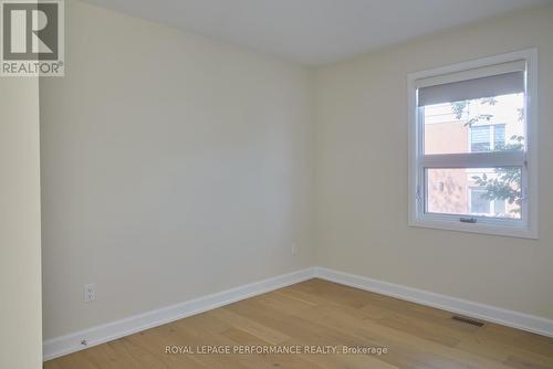 B - 417 Tweedsmuir Avenue, Ottawa, ON - Indoor Photo Showing Other Room