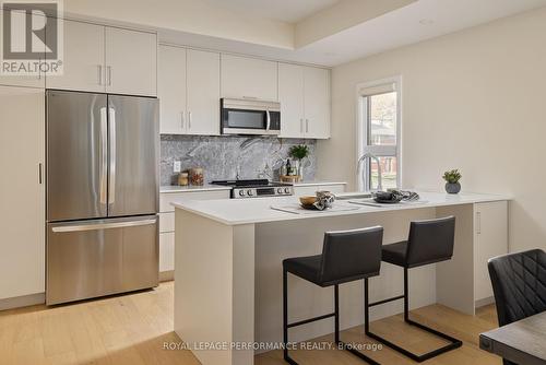 B - 417 Tweedsmuir Avenue, Ottawa, ON - Indoor Photo Showing Kitchen