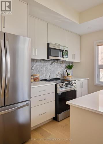 B - 417 Tweedsmuir Avenue, Ottawa, ON - Indoor Photo Showing Kitchen With Upgraded Kitchen