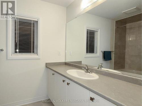 65 Masters Street, Welland (774 - Dain City), ON - Indoor Photo Showing Bathroom