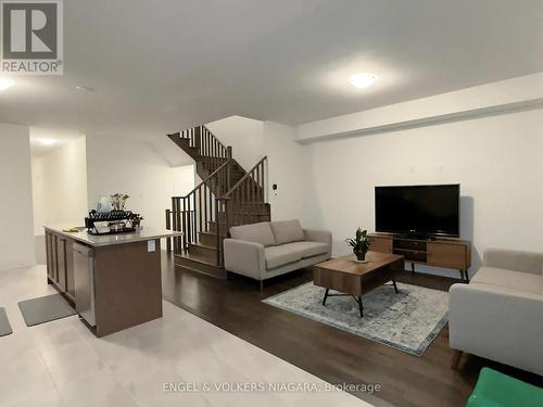 65 Masters Street N, Welland (774 - Dain City), ON - Indoor Photo Showing Living Room