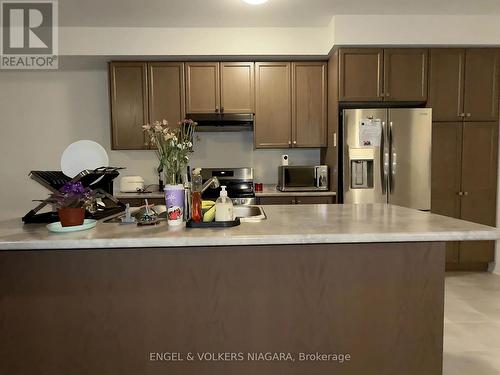 65 Masters Street N, Welland (774 - Dain City), ON - Indoor Photo Showing Kitchen