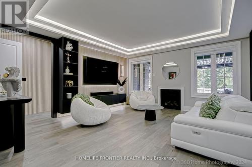 355 Reg Harrison Trail, Newmarket, ON - Indoor Photo Showing Living Room With Fireplace