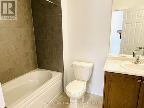 25 Heritage Way, Thorold, ON - Indoor Photo Showing Bathroom