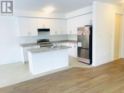 25 Heritage Way, Thorold, ON - Indoor Photo Showing Kitchen