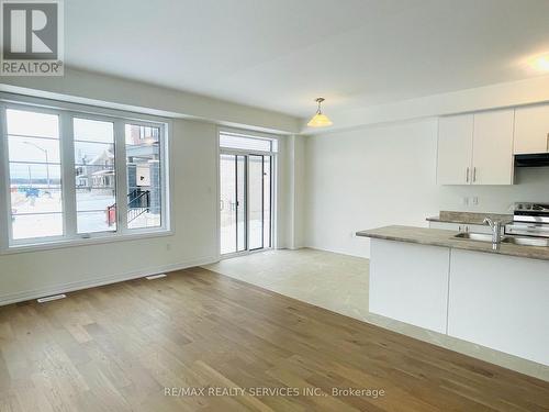 25 Heritage Way, Thorold, ON - Indoor Photo Showing Kitchen