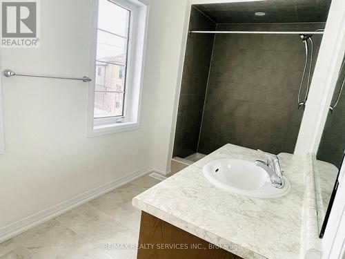 25 Heritage Way, Thorold, ON - Indoor Photo Showing Bathroom