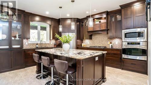 105 Union Avenue, Middlesex Centre (Komoka), ON - Indoor Photo Showing Kitchen With Upgraded Kitchen