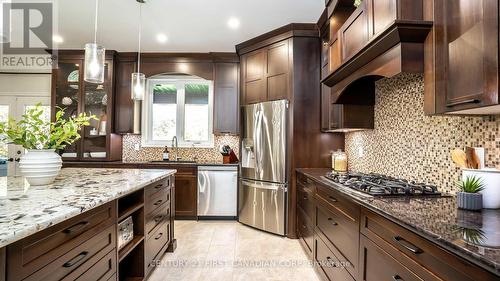 105 Union Avenue, Middlesex Centre (Komoka), ON - Indoor Photo Showing Kitchen With Stainless Steel Kitchen With Upgraded Kitchen